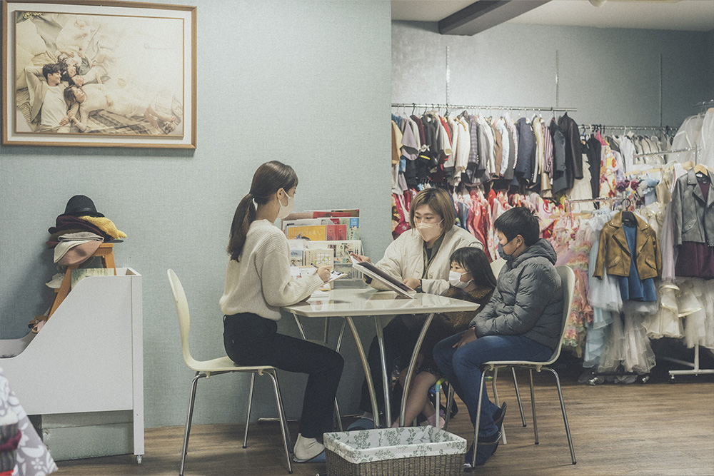 事前にご来店の上、衣装見学やご希望の撮影イメージをご相談いただけます。